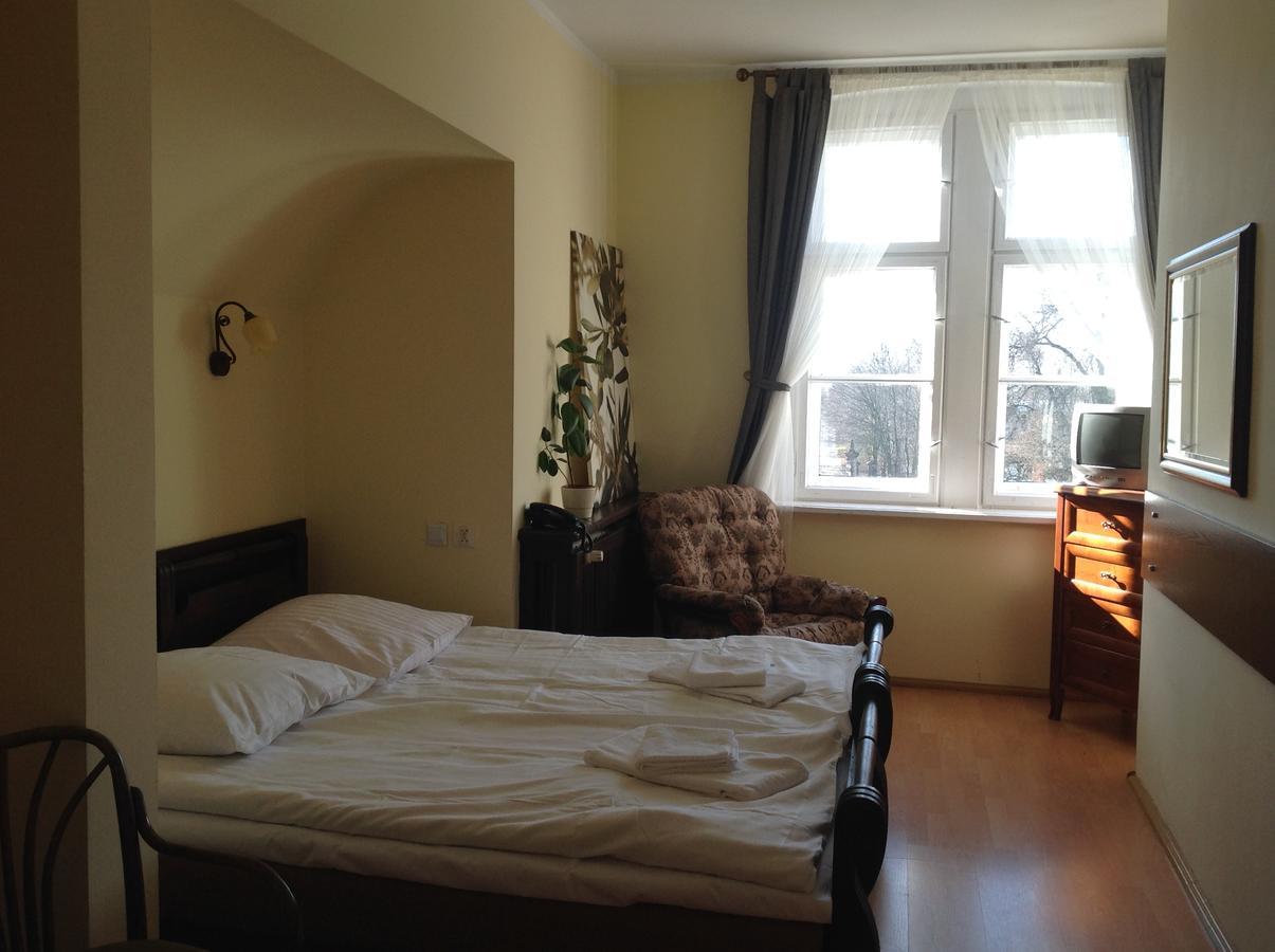 Palac Kobylniki Hotel Obrzycko Ngoại thất bức ảnh