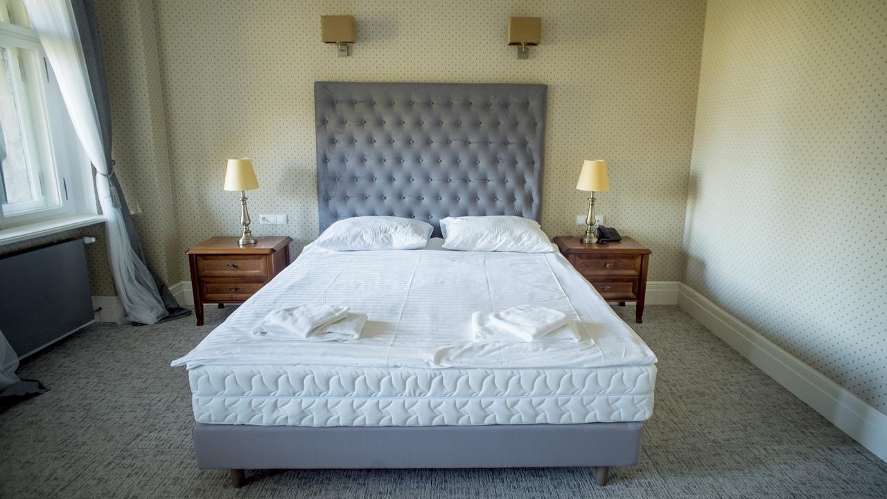 Palac Kobylniki Hotel Obrzycko Ngoại thất bức ảnh