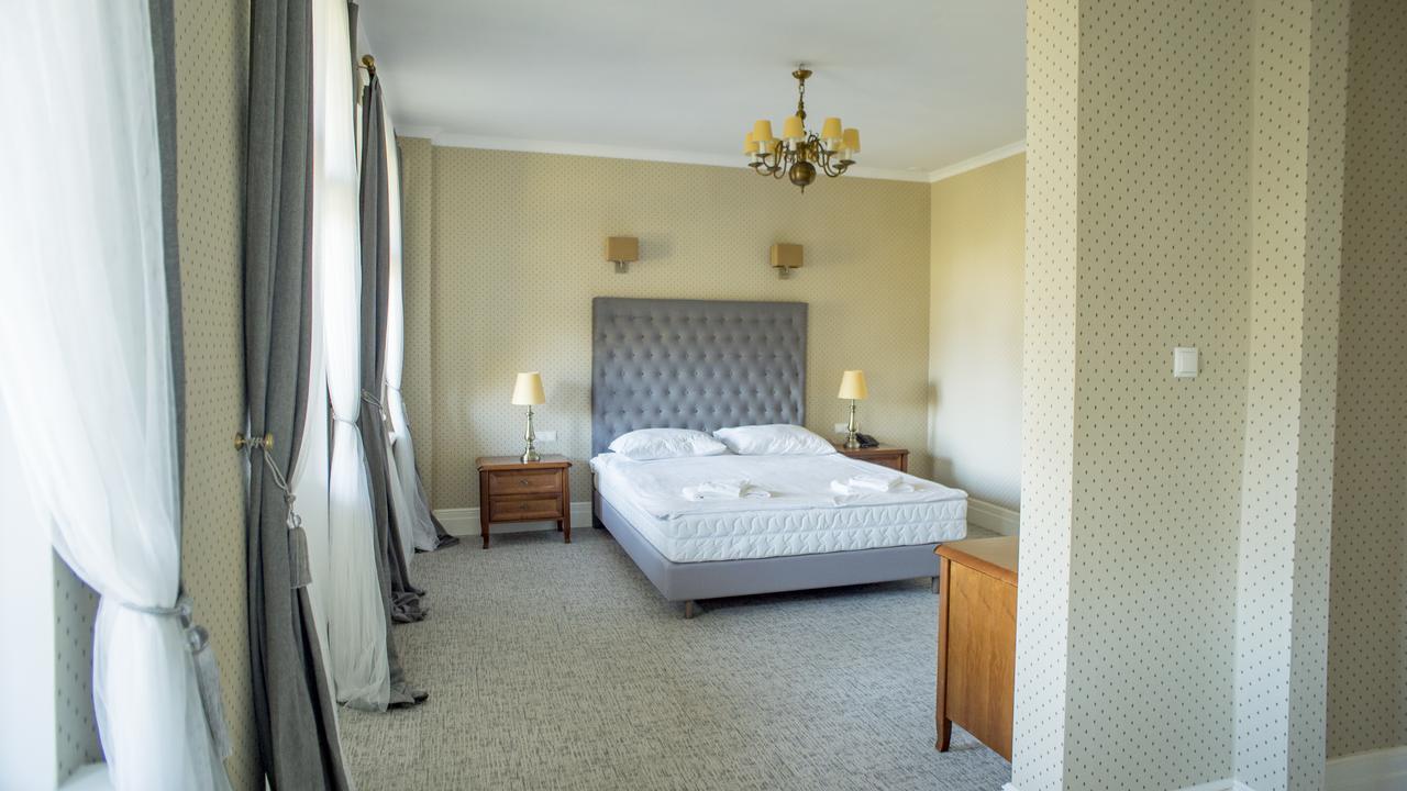 Palac Kobylniki Hotel Obrzycko Ngoại thất bức ảnh