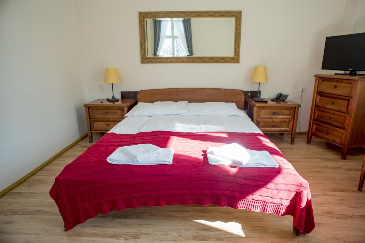Palac Kobylniki Hotel Obrzycko Ngoại thất bức ảnh