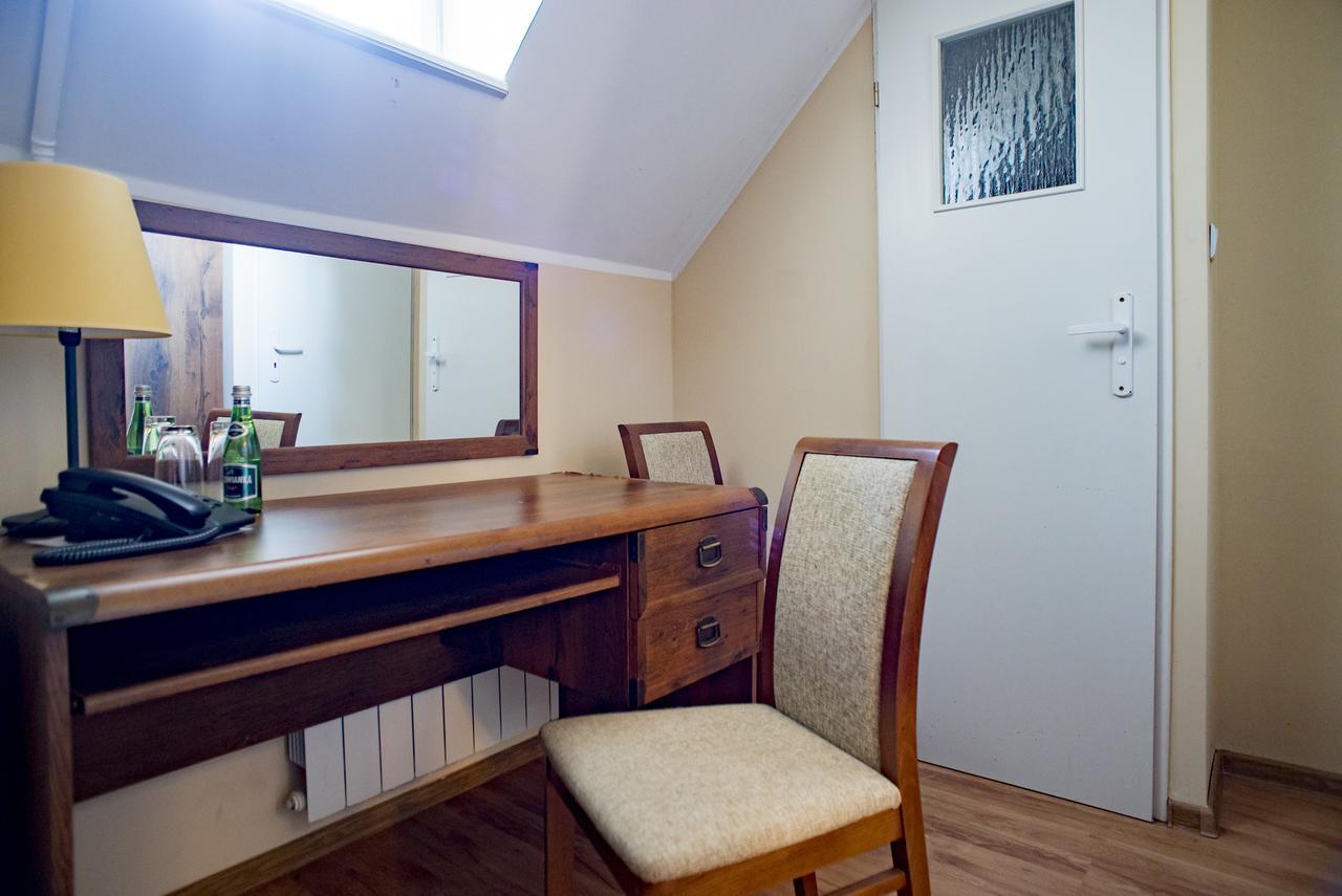 Palac Kobylniki Hotel Obrzycko Ngoại thất bức ảnh