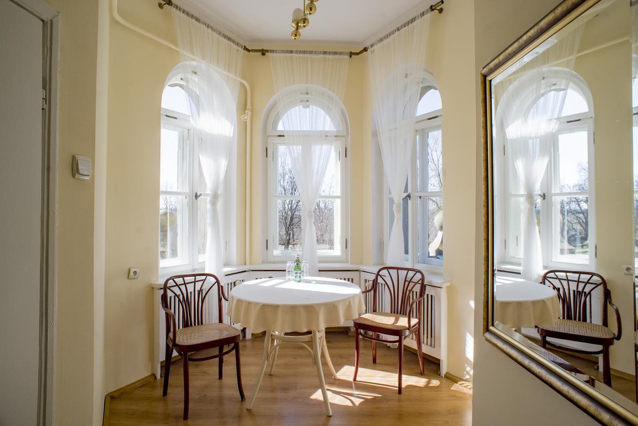 Palac Kobylniki Hotel Obrzycko Ngoại thất bức ảnh